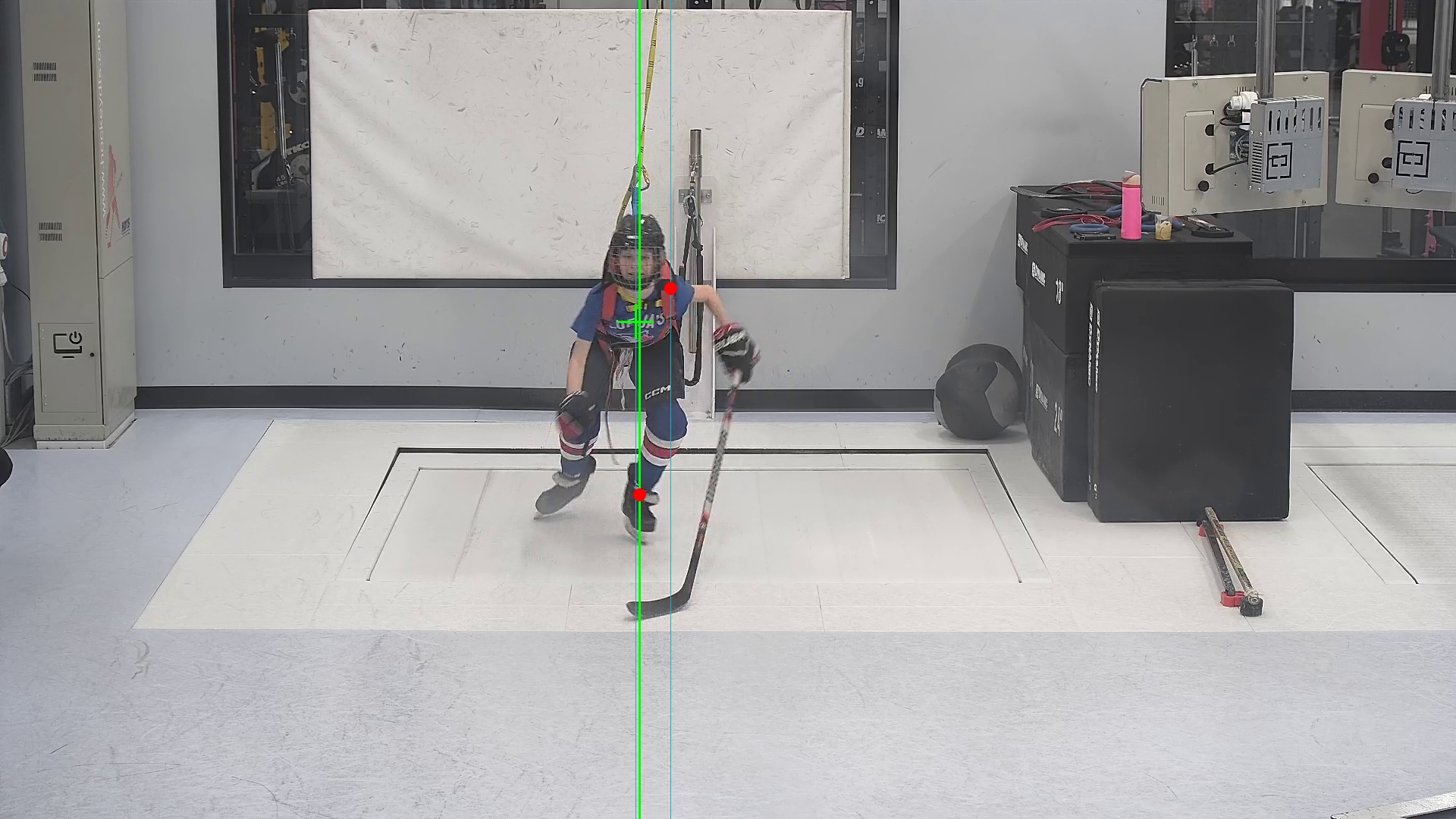 Center-of-mass and balance reference lines tracked through the stride
